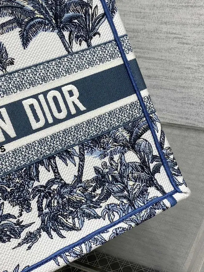 P500 Medium Tote Summer Collection with Coconut Tree Embroidery