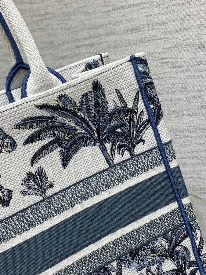 P500 Medium Tote Summer Collection with Coconut Tree Embroidery