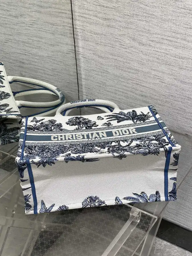 P500 Medium Tote Summer Collection with Coconut Tree Embroidery