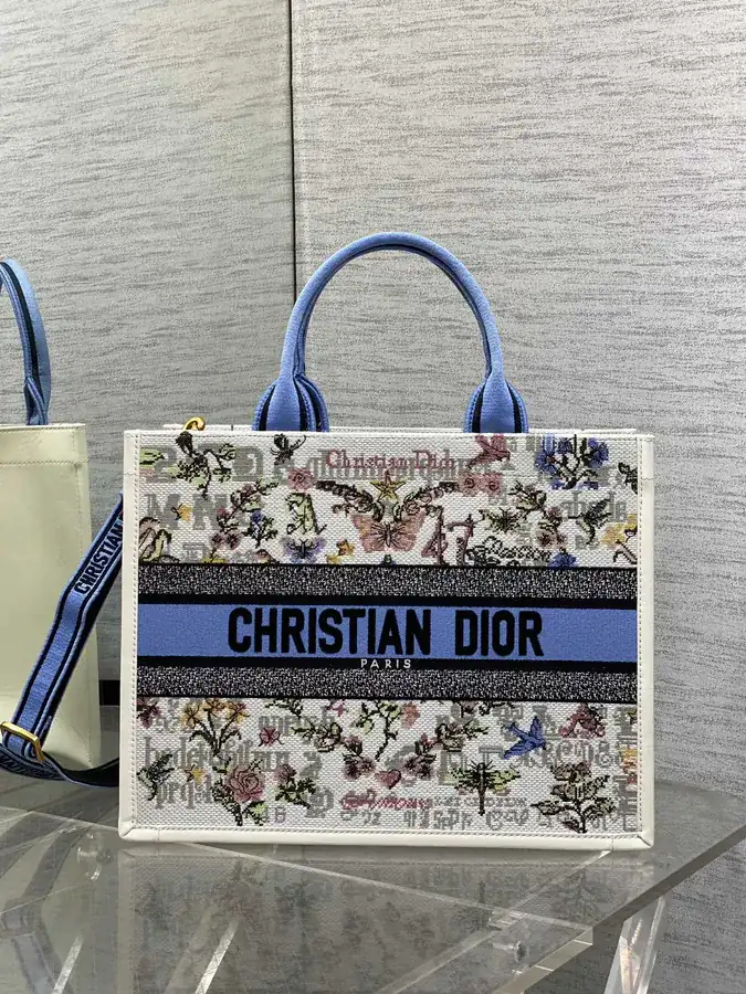 P700 Medium Tote Spring Summer Collection