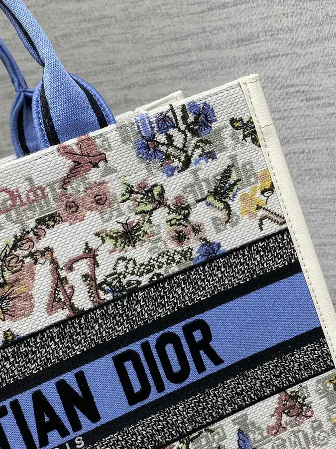 P700 Medium Tote Spring Summer Collection