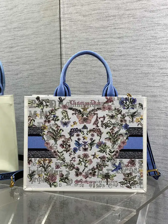 P700 Medium Tote Spring Summer Collection
