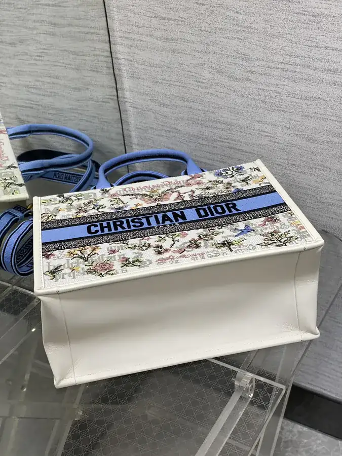 P700 Medium Tote Spring Summer Collection