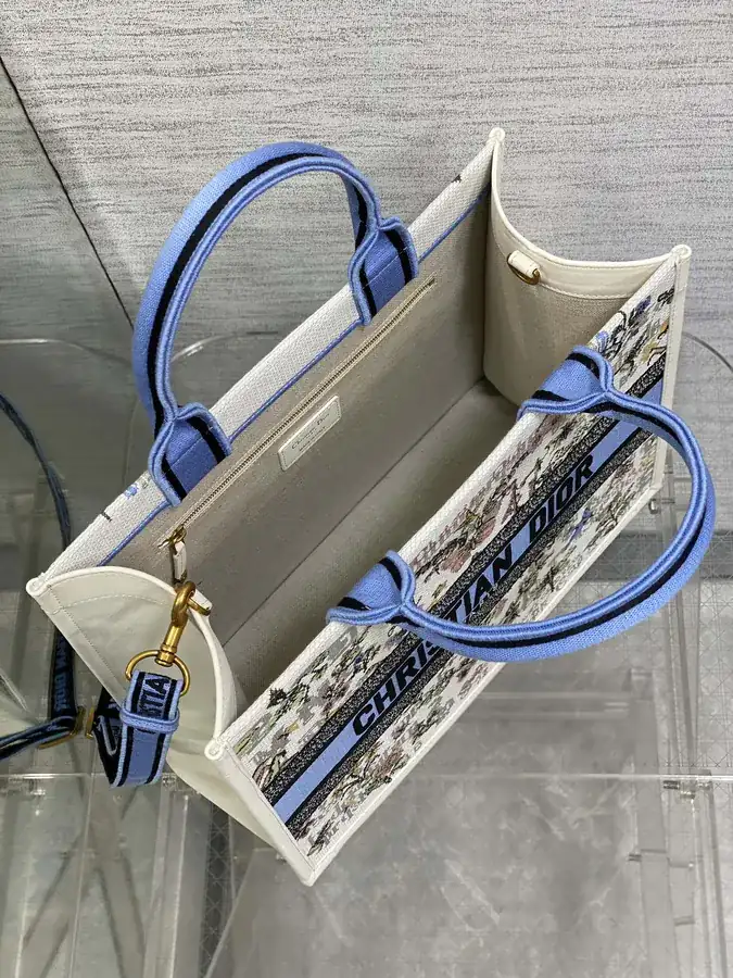 P700 Medium Tote Spring Summer Collection