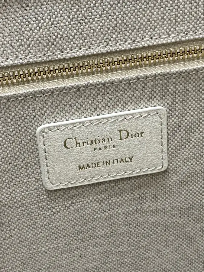 P700 Medium Tote Spring Summer Collection