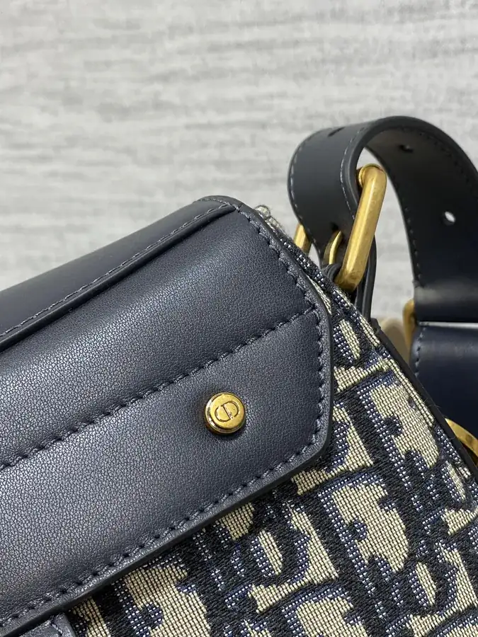 P800 Street Chic Bucket Bag