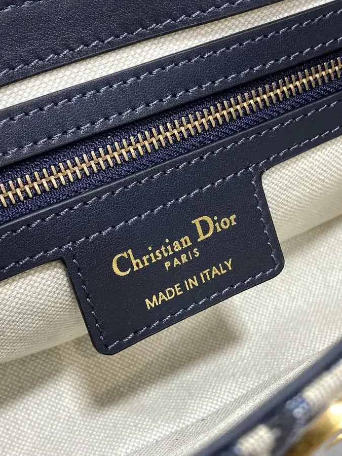 P800 Street Chic Bucket Bag