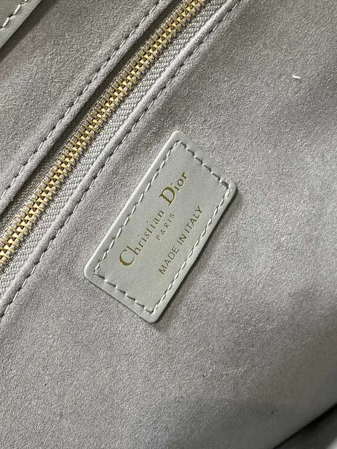 P800 Medium Tote Autumn Winter Collection