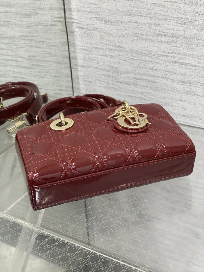 D joy Small Bucket Bag in Wine Red