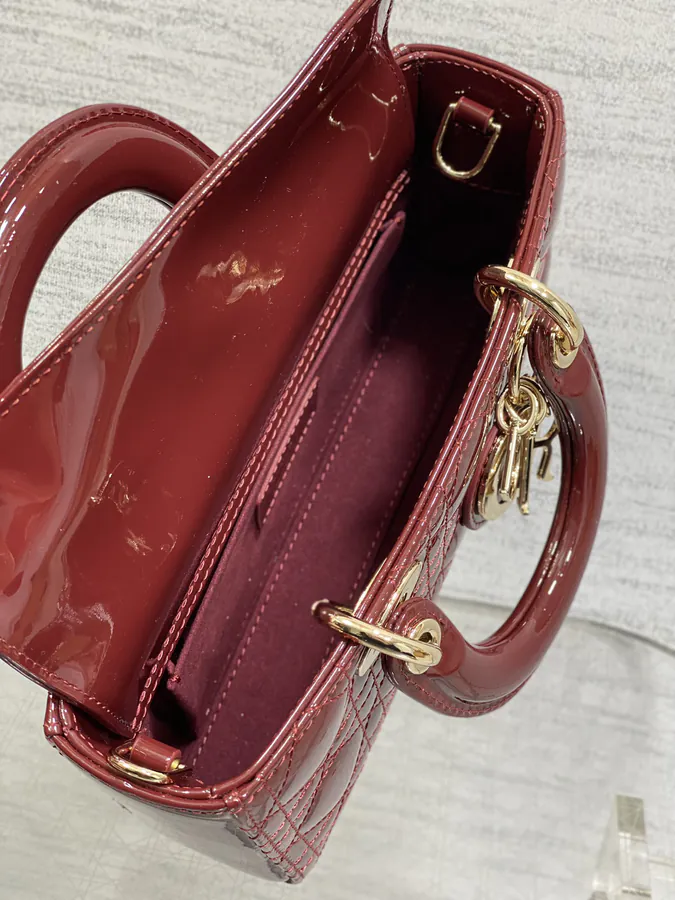 D joy Small Bucket Bag in Wine Red