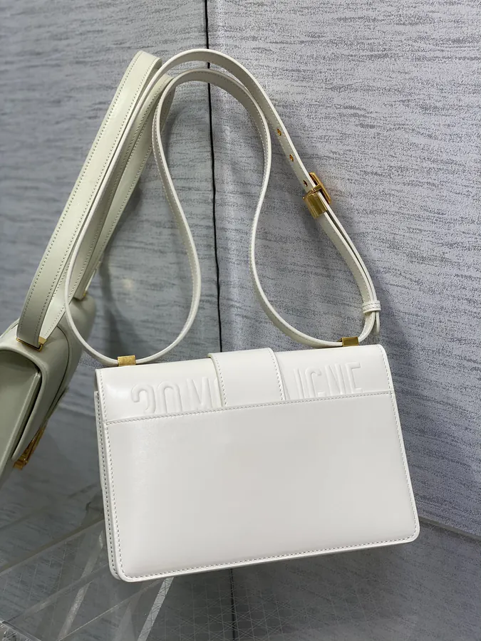 Montaigne 30 Timeless Elegance with a Retro Touch