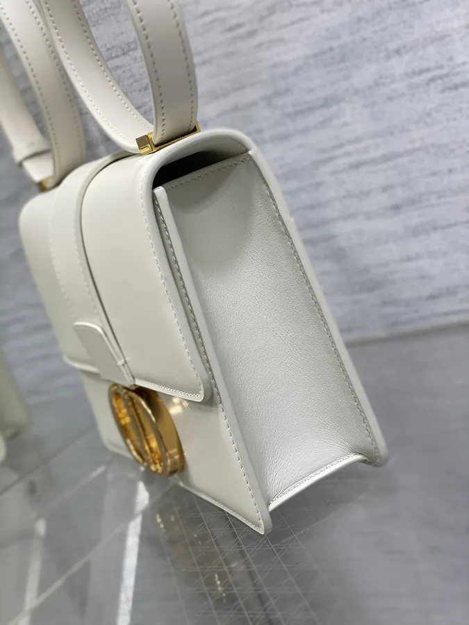 Montaigne 30 Timeless Elegance with a Retro Touch