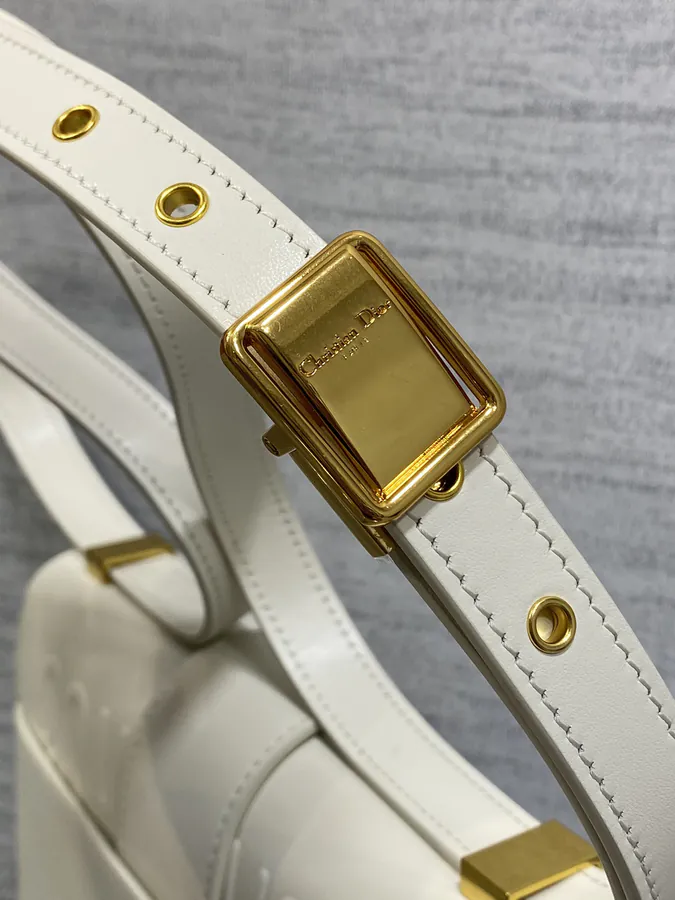 Montaigne 30 Timeless Elegance with a Retro Touch