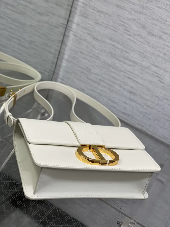 Montaigne 30 Timeless Elegance with a Retro Touch