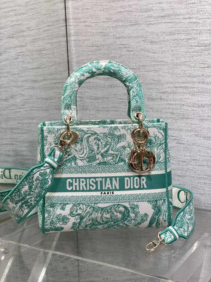 P600 Lady Embroidered Bucket Bag