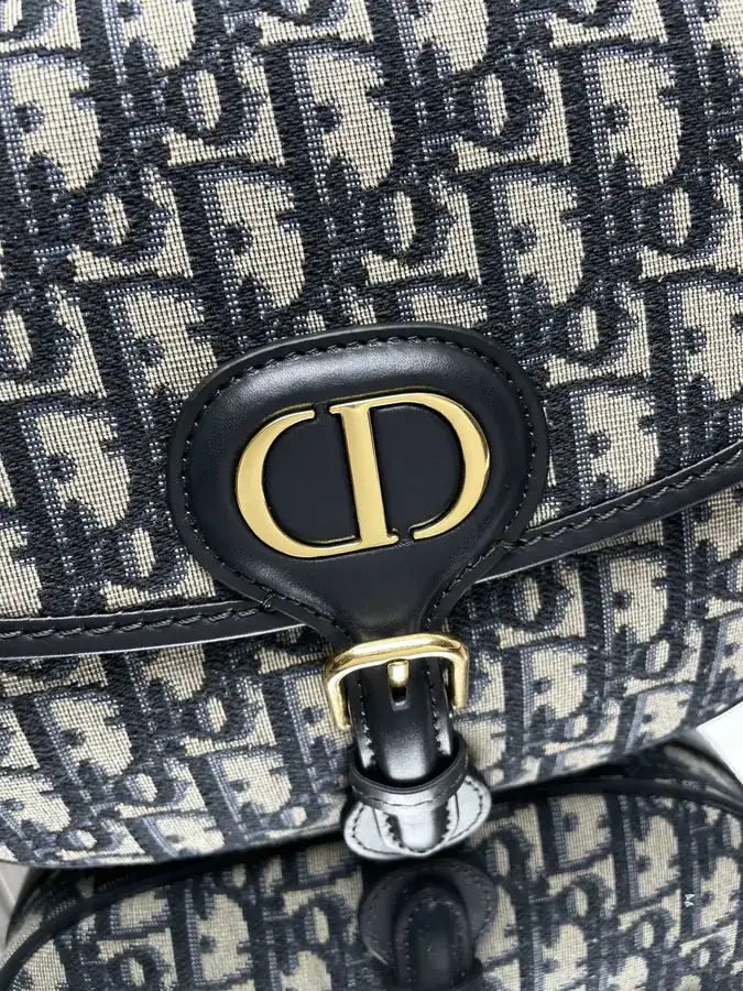 Bobby Handbag in Blue Classic Midsize