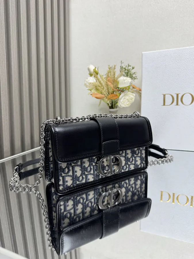 30 Montaigne East West Chain Bag Mini