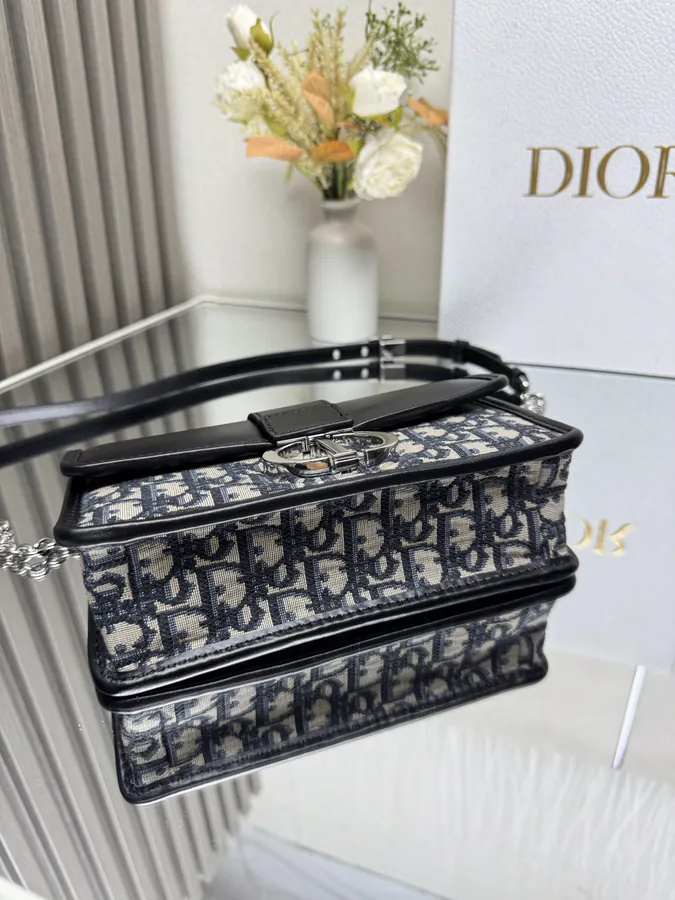 30 Montaigne East West Chain Bag Mini