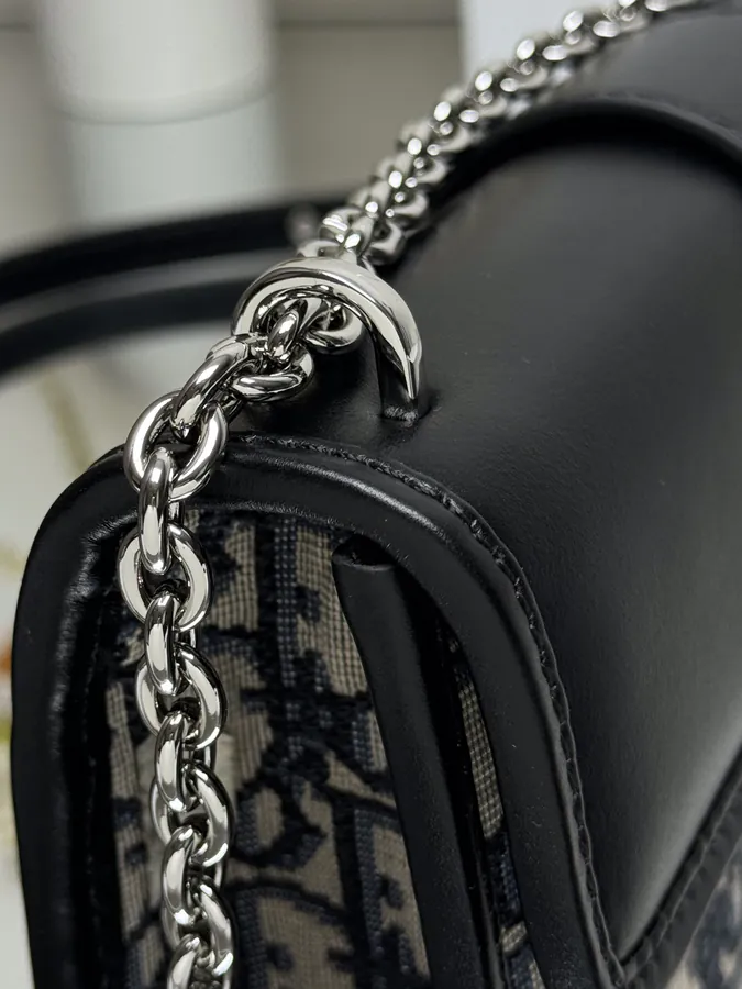 30 Montaigne East West Chain Bag Mini