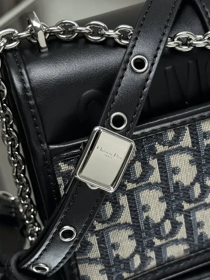 30 Montaigne East West Chain Bag Mini