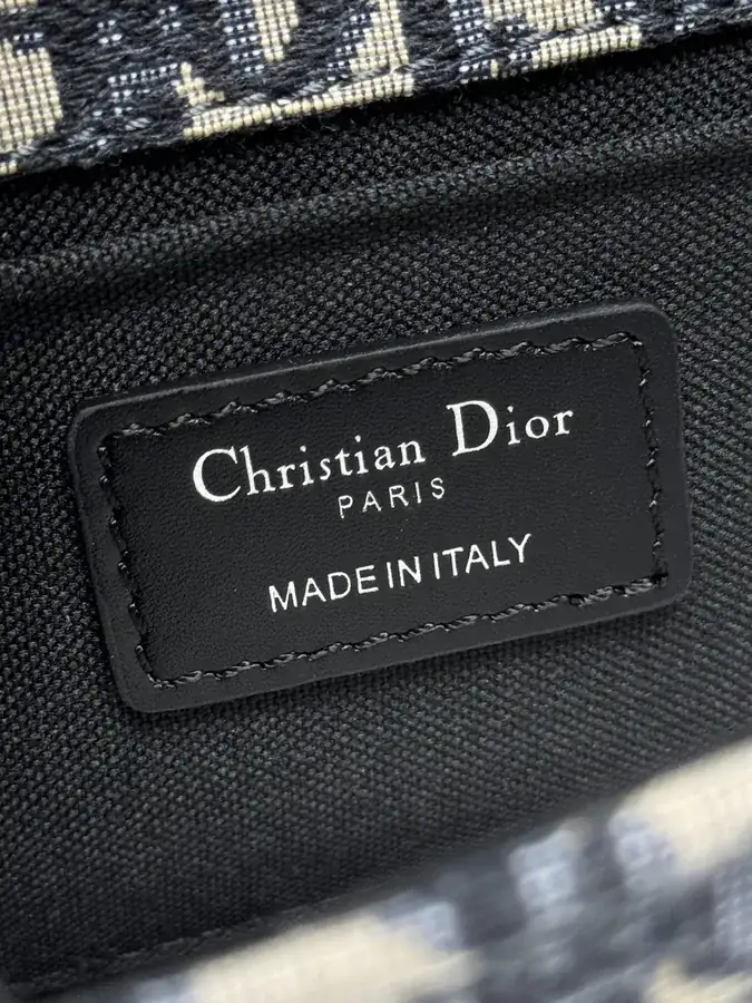 30 Montaigne East West Chain Bag Mini