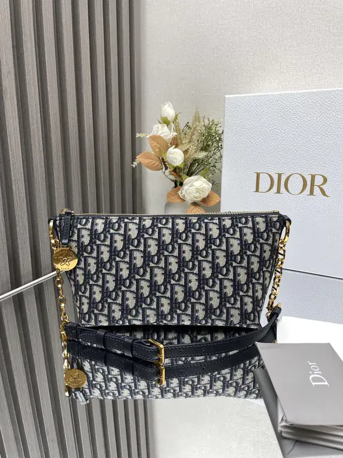 Star Hobo Chain Bag with Blue Oblique Print