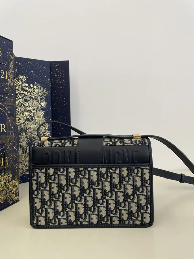 Montaigne 30 Shoulder Bag Mid Size