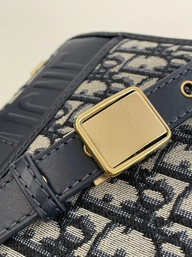 Montaigne 30 Shoulder Bag Mid Size