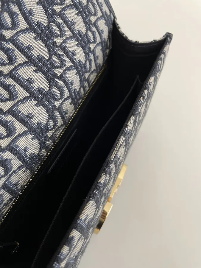Montaigne 30 Shoulder Bag Mid Size