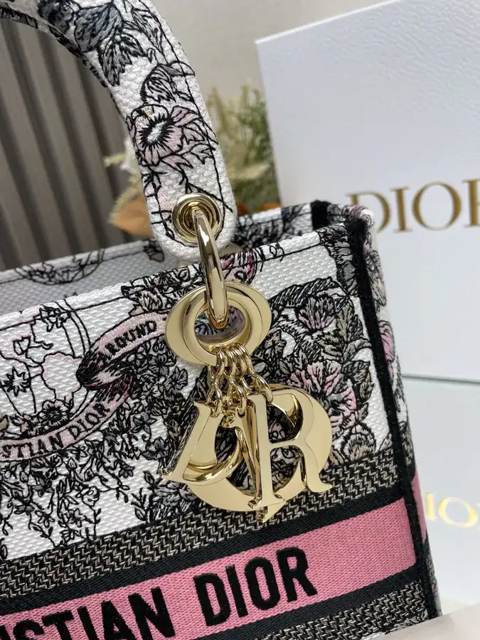 Christian Dior Pink Flower Five Panel Embroidery Lady Bag