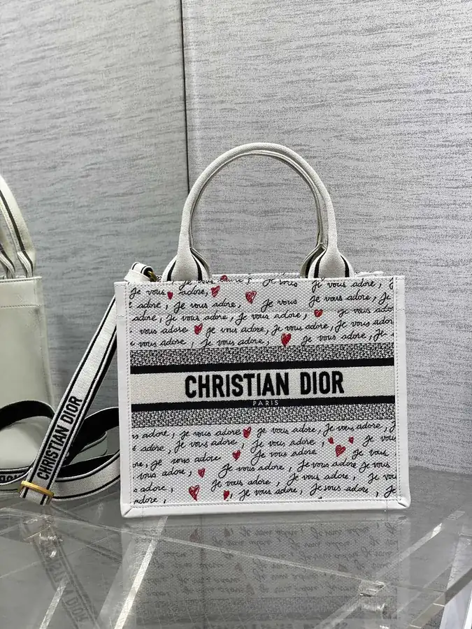 P600 Mini Tote Valentine's Limited Edition