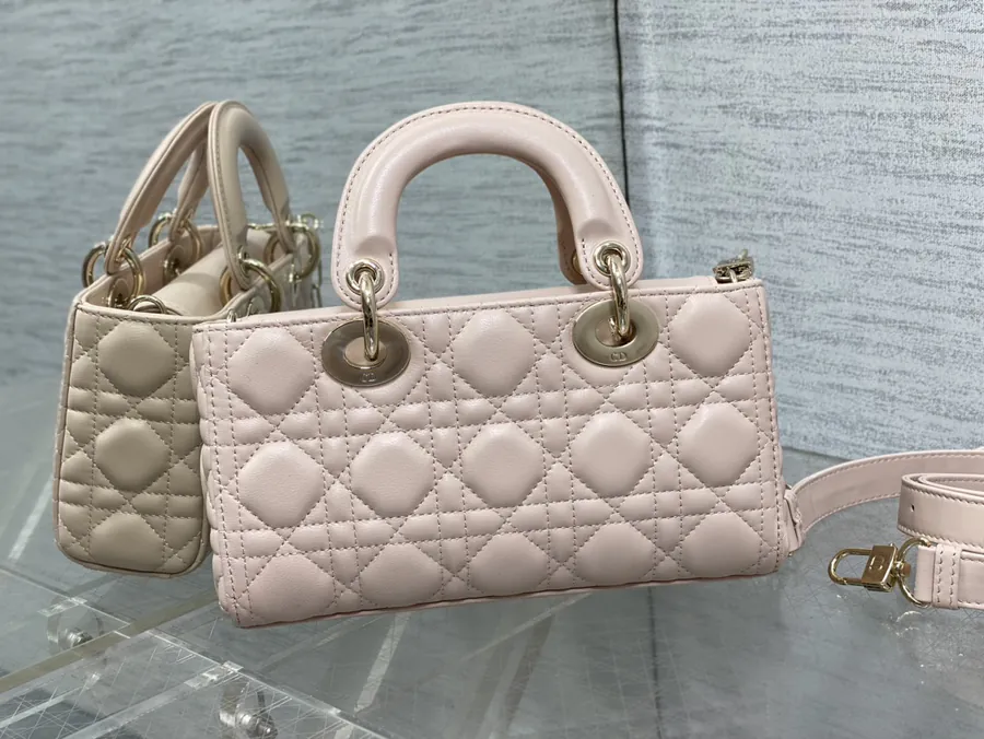 New D joy Small Size Handbag with Classic Crocodile Design