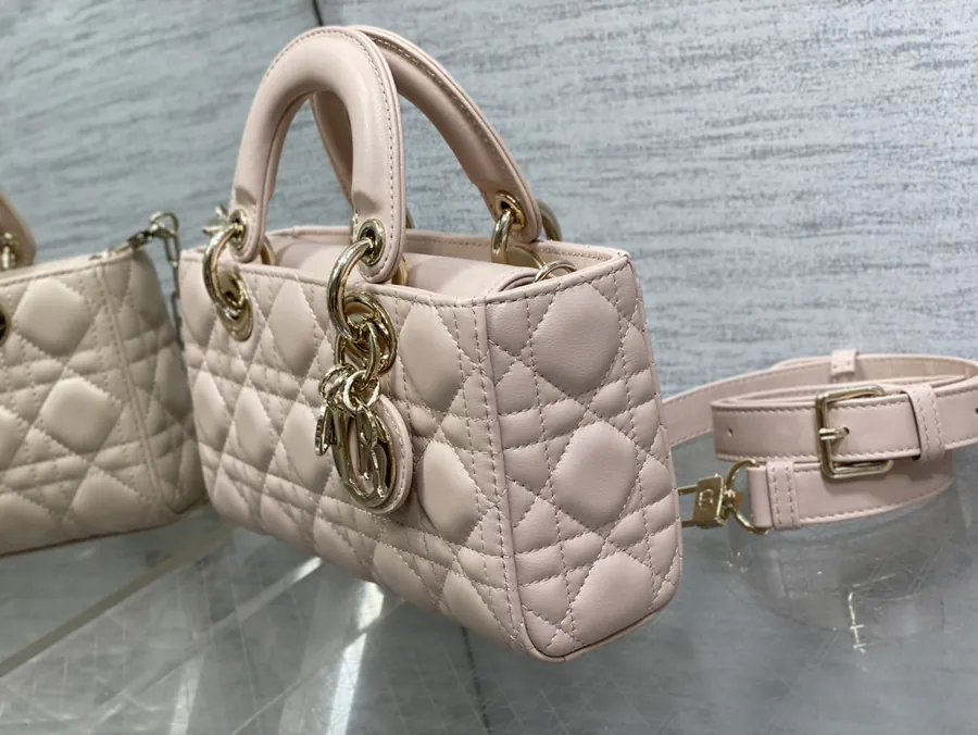 New D joy Small Size Handbag with Classic Crocodile Design