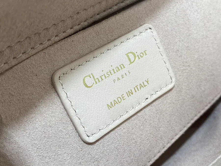 New D joy Small Size Handbag with Classic Crocodile Design