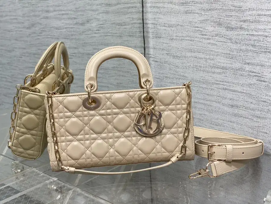 New D joy Bucket Bag with Classic Croc Design
