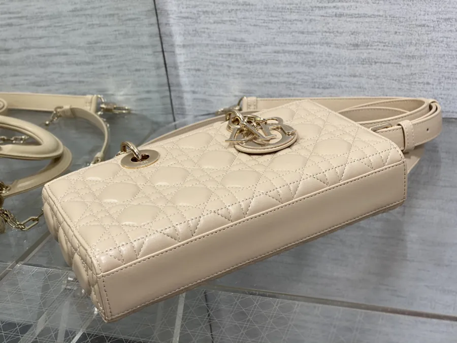 New D joy Bucket Bag with Classic Croc Design