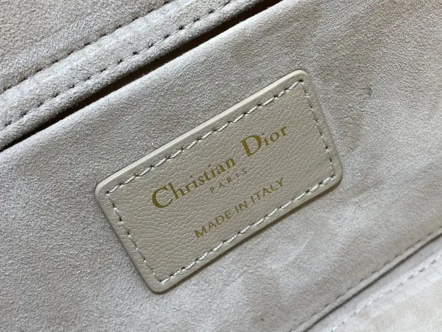 New D joy Bucket Bag with Classic Croc Design