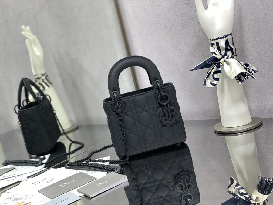 P600 Lady Three Compartment Black Matte Leather Bag