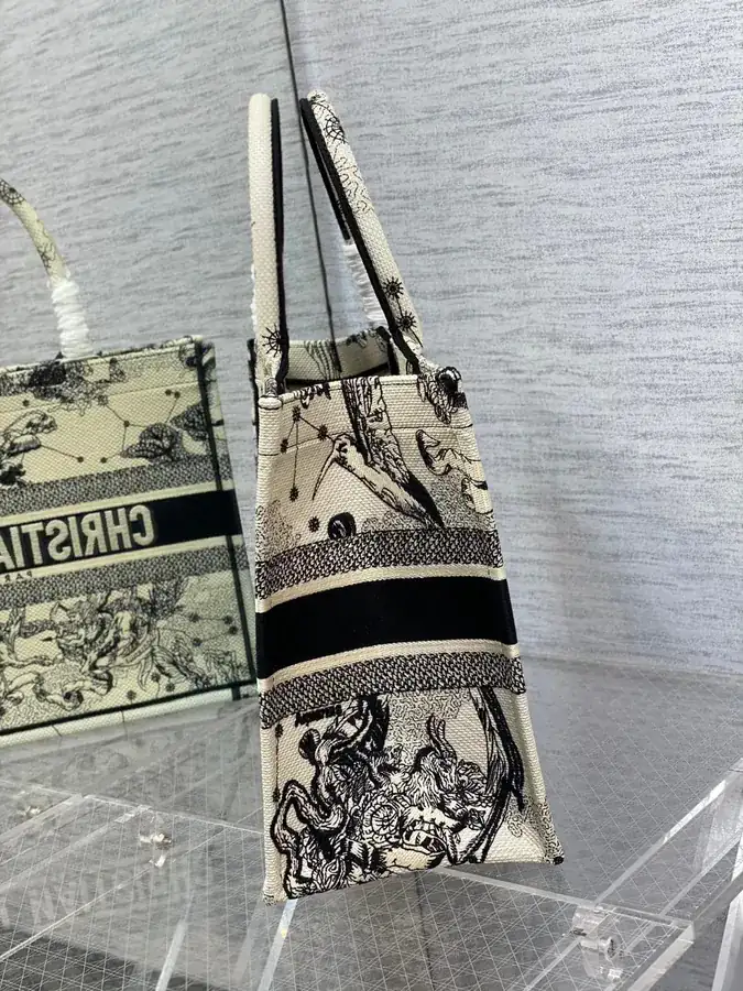 Di.or Book Tote Vintage Style Bucket Bag