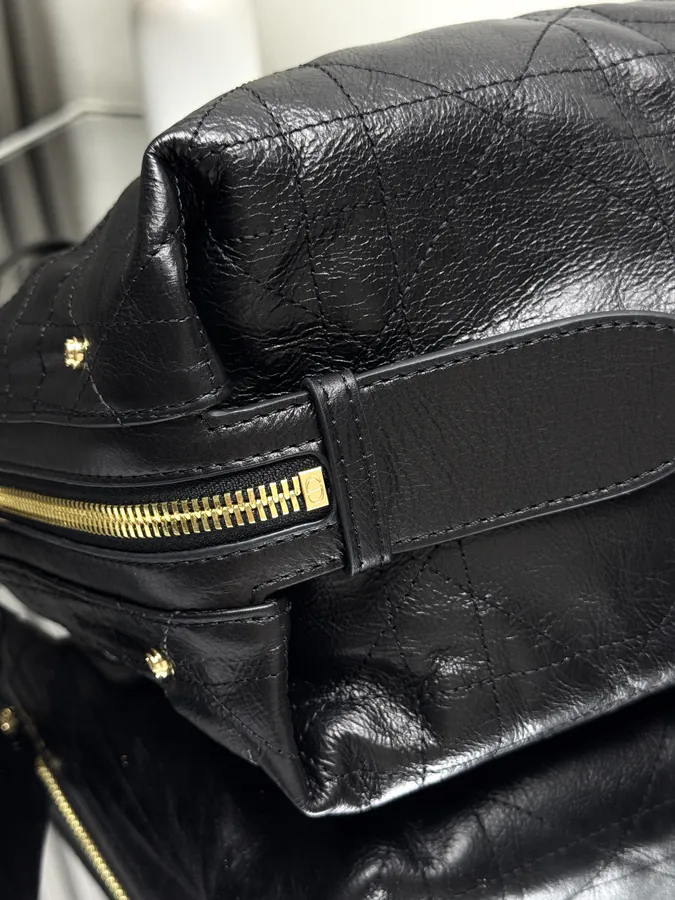D Journey Handbag Modern Design, Classic Silhouette