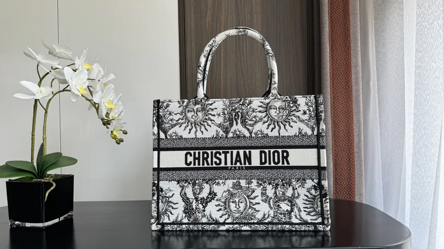 Di.or Tote in Medium
