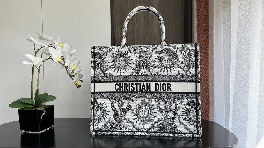 Di.or Large Tote with Natural Embroidery