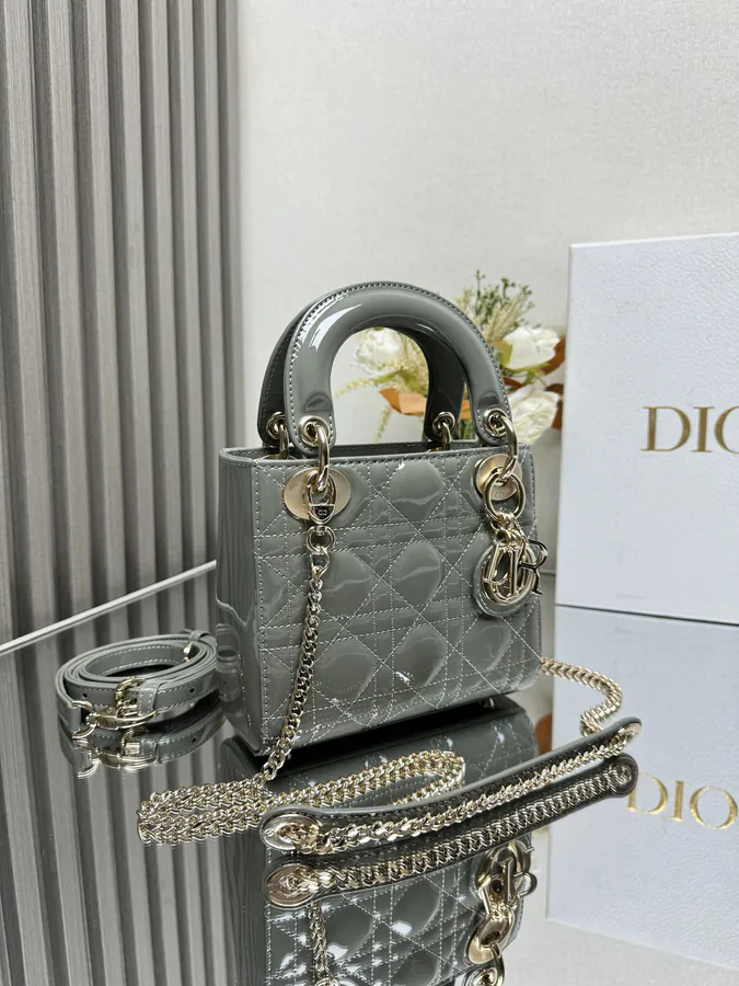 Classic Lady Three Compartment Rock Gray Patent Leather