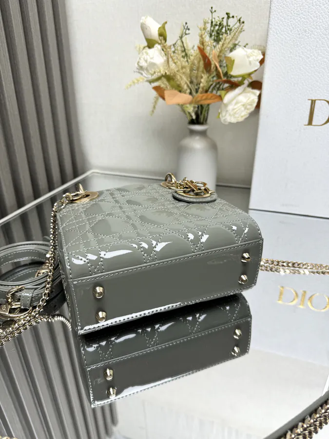 Classic Lady Three Compartment Rock Gray Patent Leather