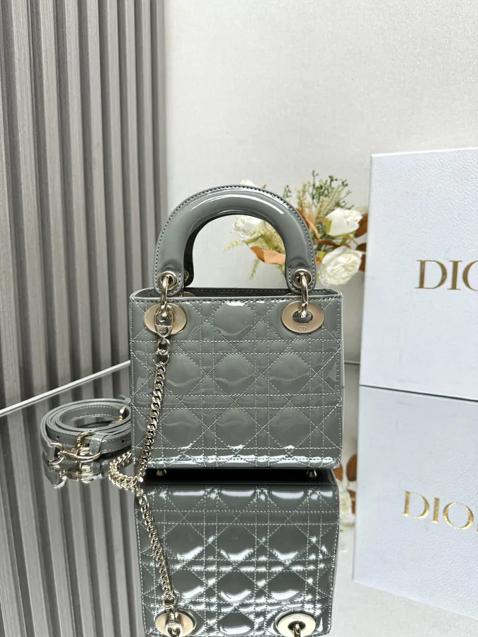 Classic Lady Three Compartment Rock Gray Patent Leather