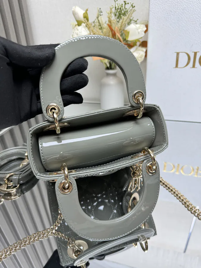 Classic Lady Three Compartment Rock Gray Patent Leather
