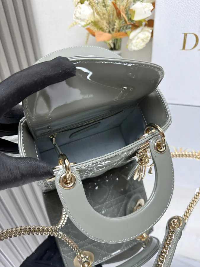 Classic Lady Three Compartment Rock Gray Patent Leather