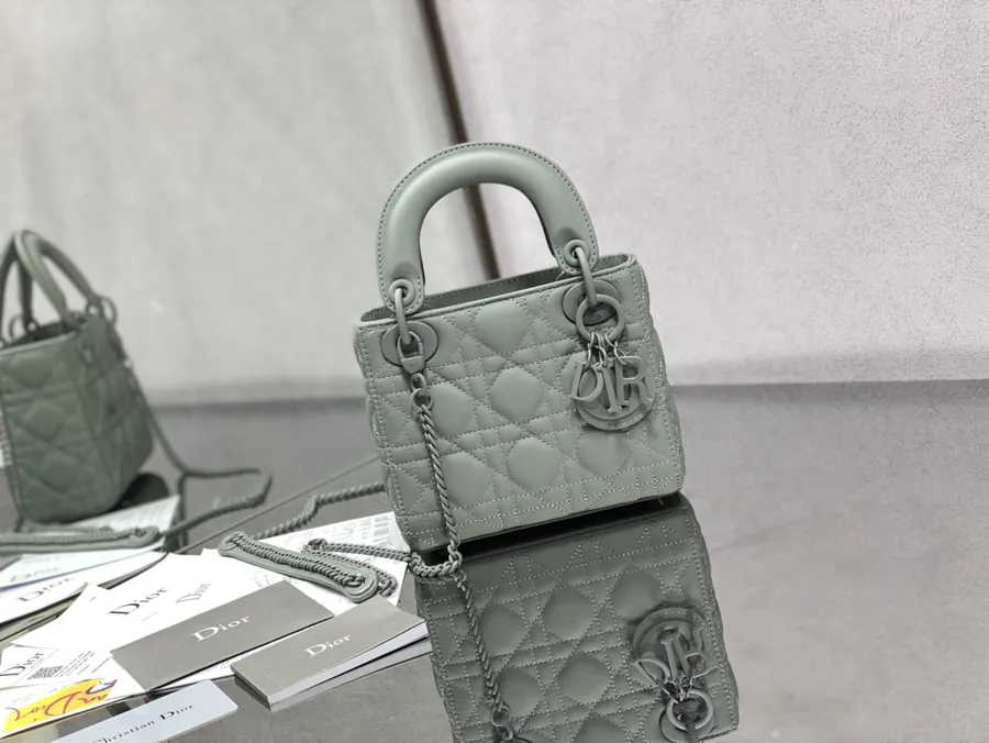 P600 Lady Three Compartment Grained Calfskin Bag