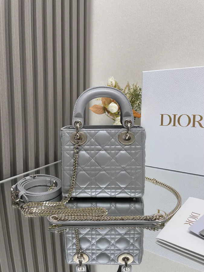 Classic Lady D Lady Three Compartment Grained Goat Skin
