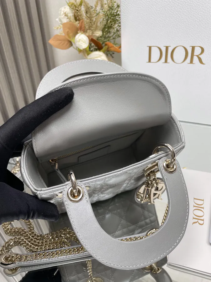 Classic Lady D Lady Three Compartment Grained Goat Skin